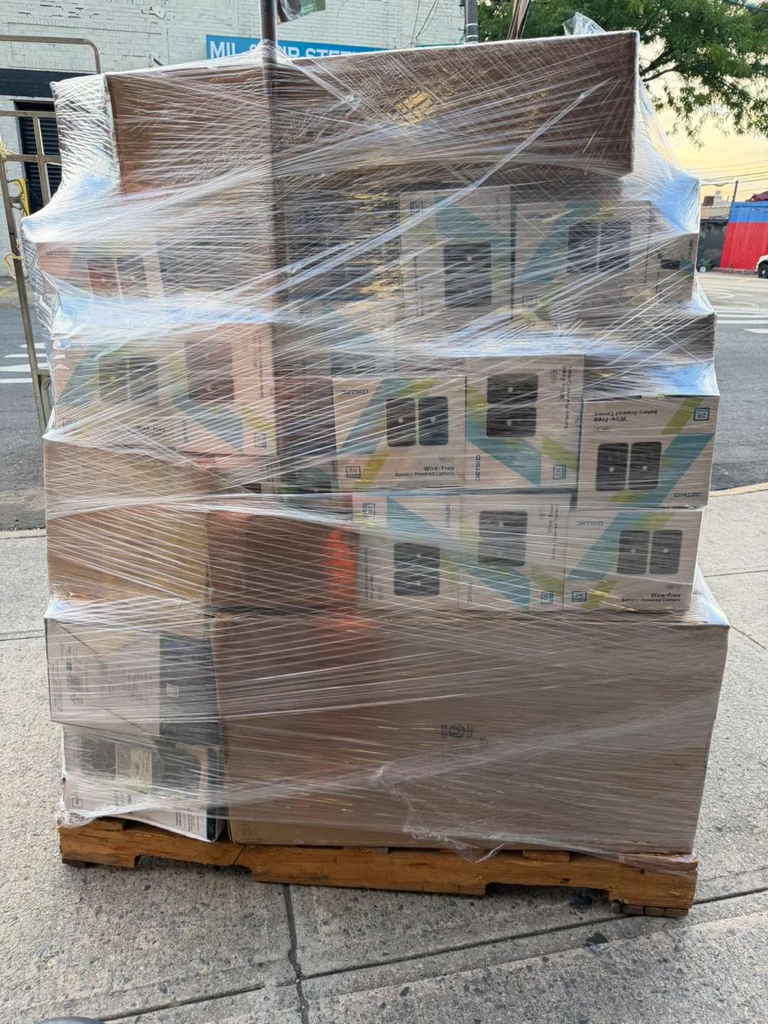Pallet of assorted home goods and electronics - photo 4