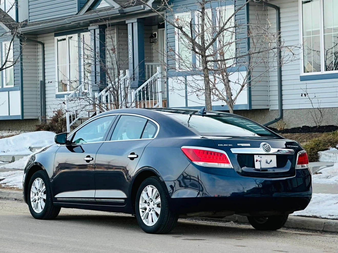 Car - photo 2