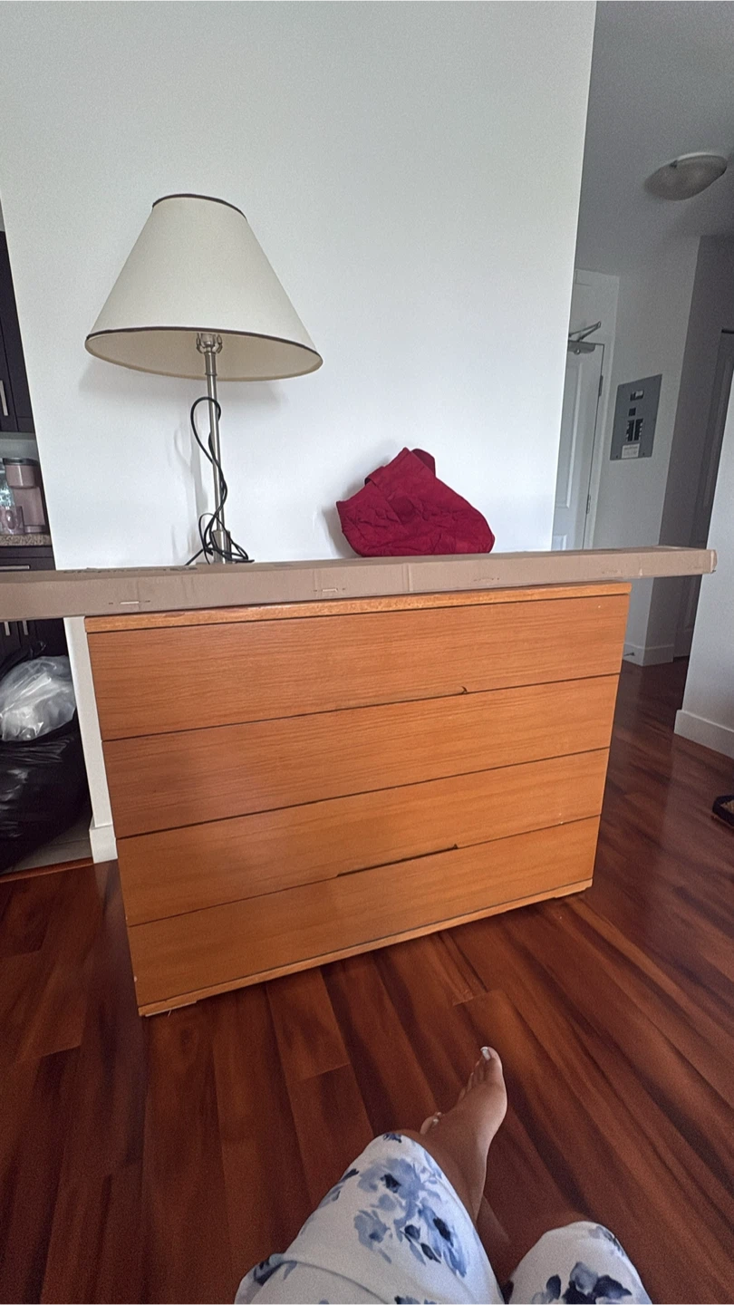 Wooden dresser with 4 drawers