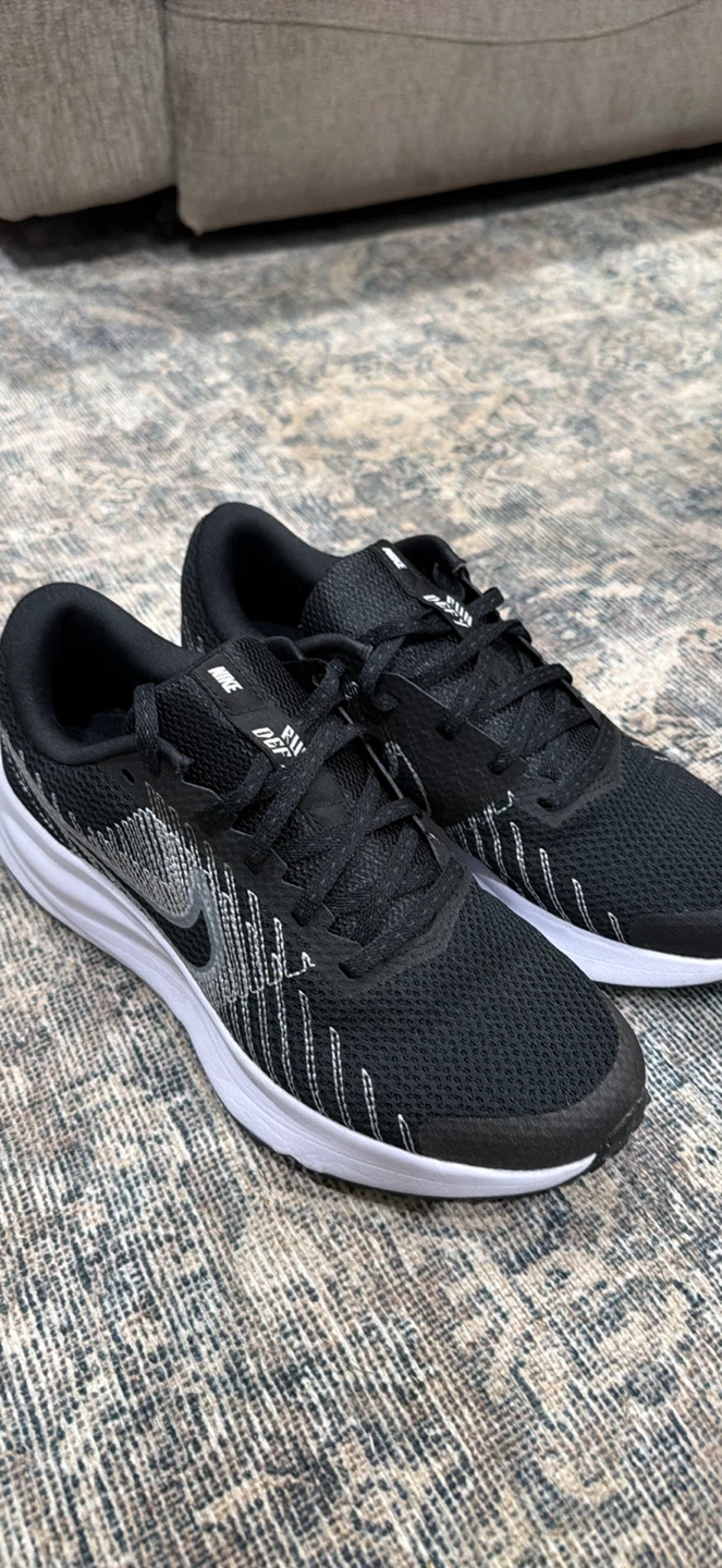 Women Nike shoes size 7 1/2 run defy running shoes