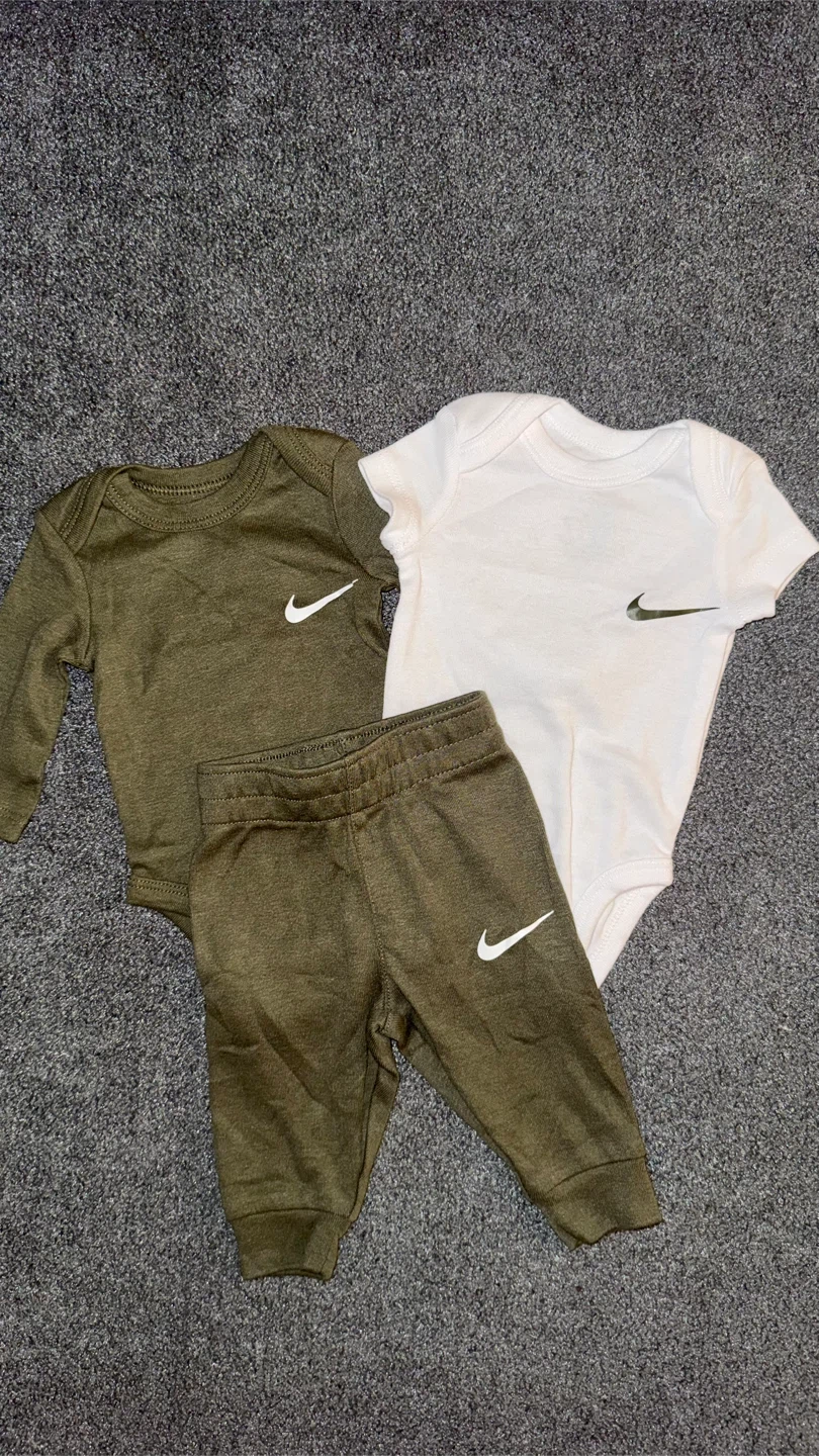 Nike Baby 3-Piece Set – Newborn