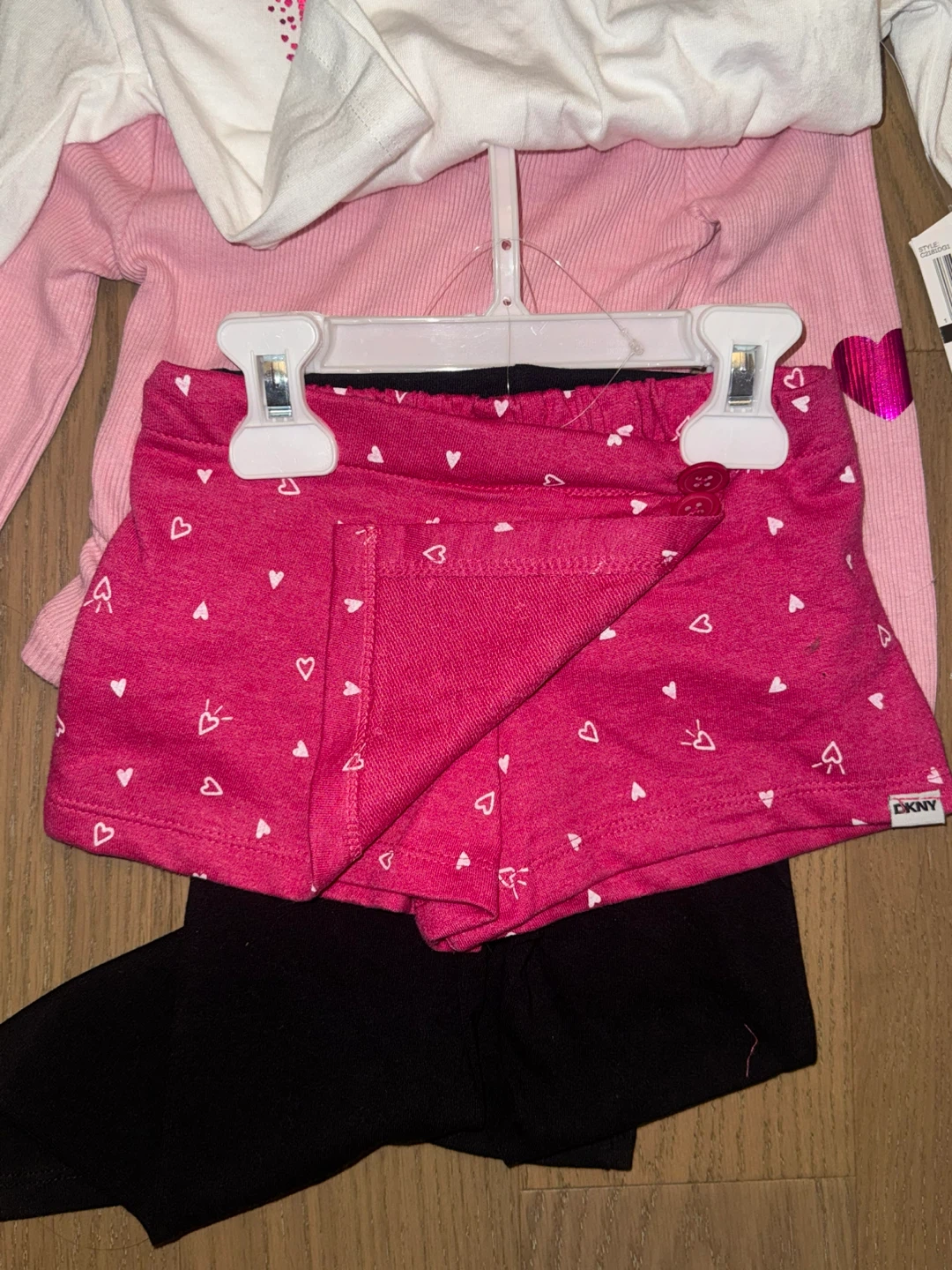 DKNY Girls’ 4-Piece Outfit Set – Size 18M - photo 3