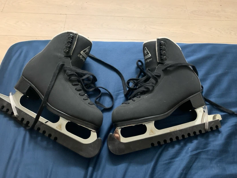 Jackson Mystique Figure Skates