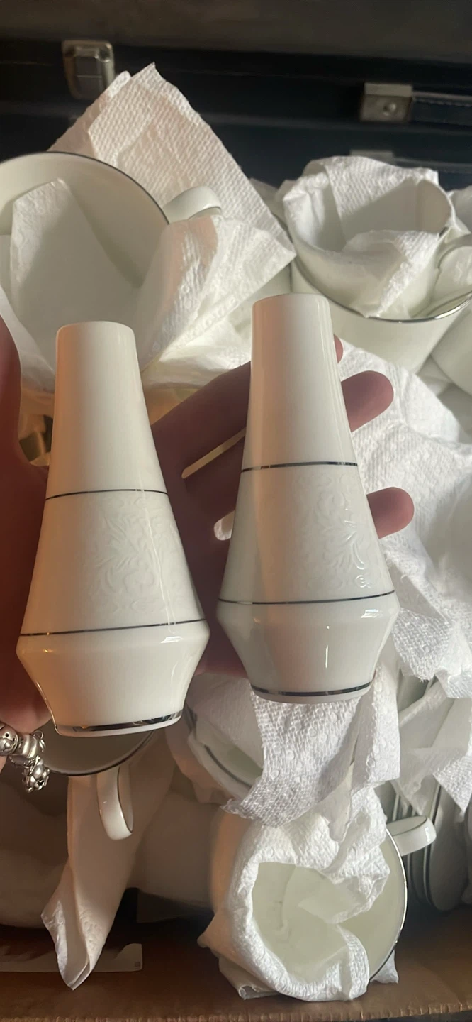 Hallmark bone china 12 piece set (1 cup missing) - photo 3