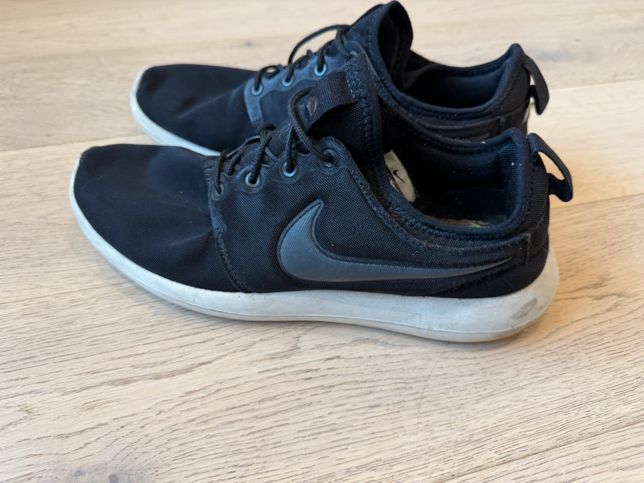 Nike Roshe Run Shoes Black Size 9.5