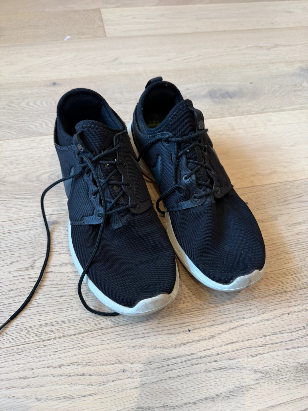 Nike Roshe Run Shoes Black Size 9.5 - photo 4
