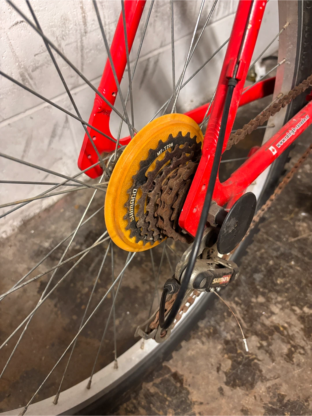 Red Raleigh Mountain Bike - photo 2