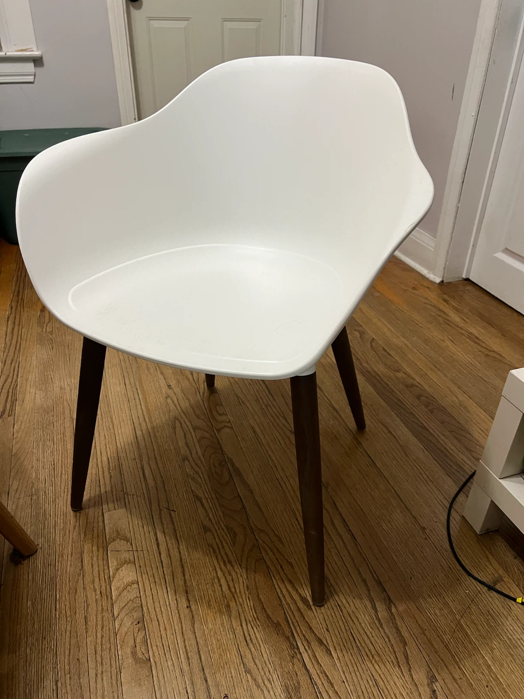 White accent chair with wooden legs