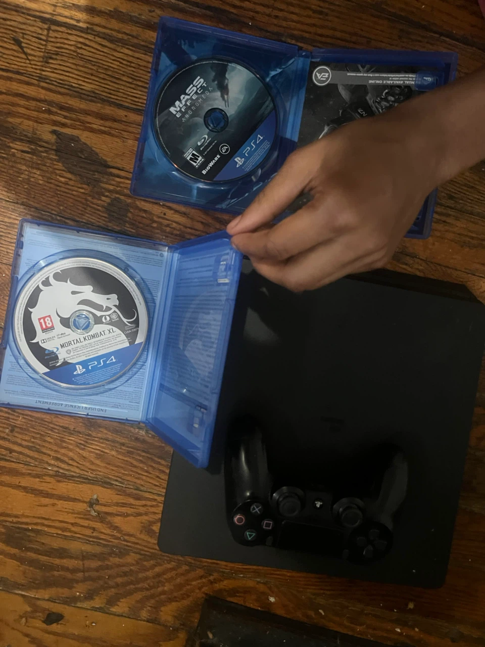 PS4 slim with controller 2 games and all wires - photo 3