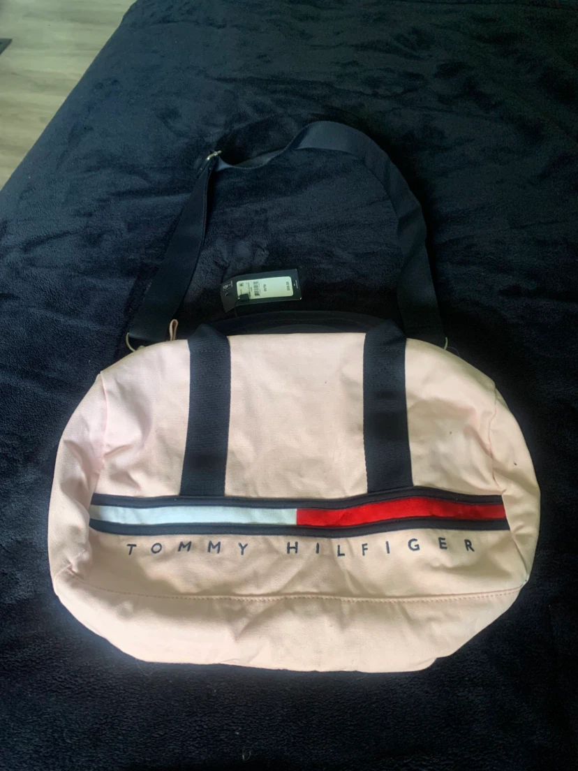 Tommy Hilfiger Duffle Bags x 2 - photo 2