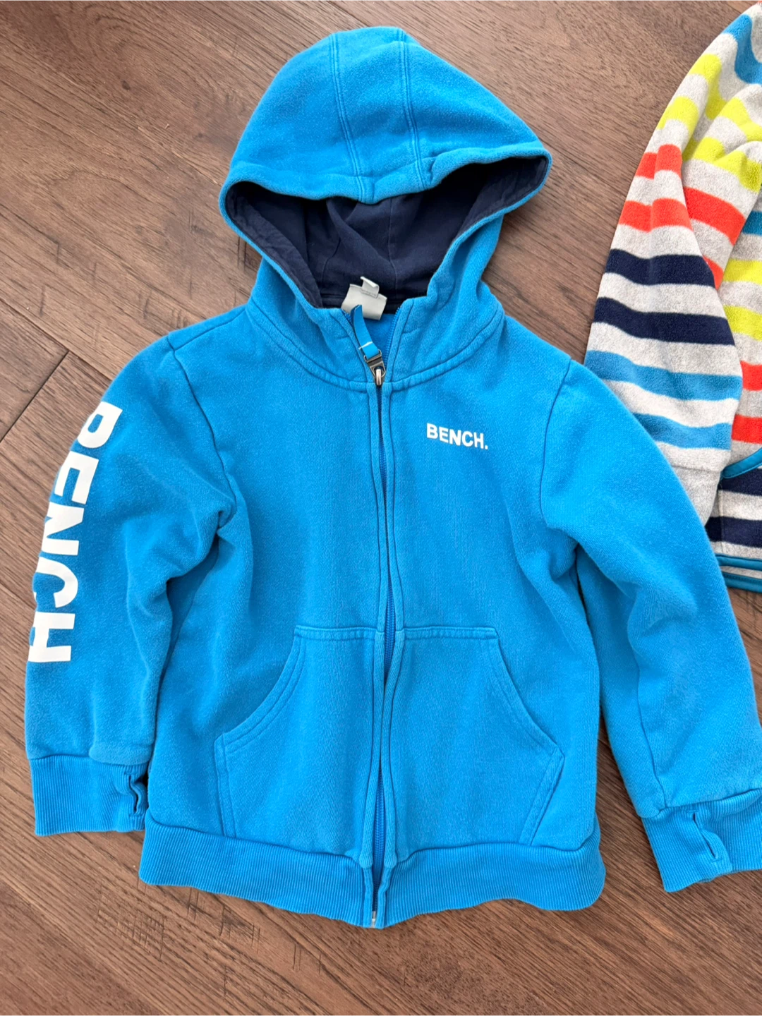 $5 for all!! Bundle of 3 Kids Hoodies - Tommy Hilfiger & Bench - photo 2