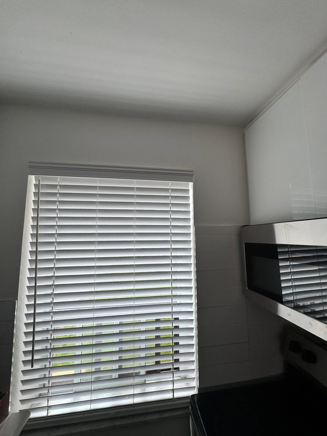 White Horizontal Blinds - photo 2