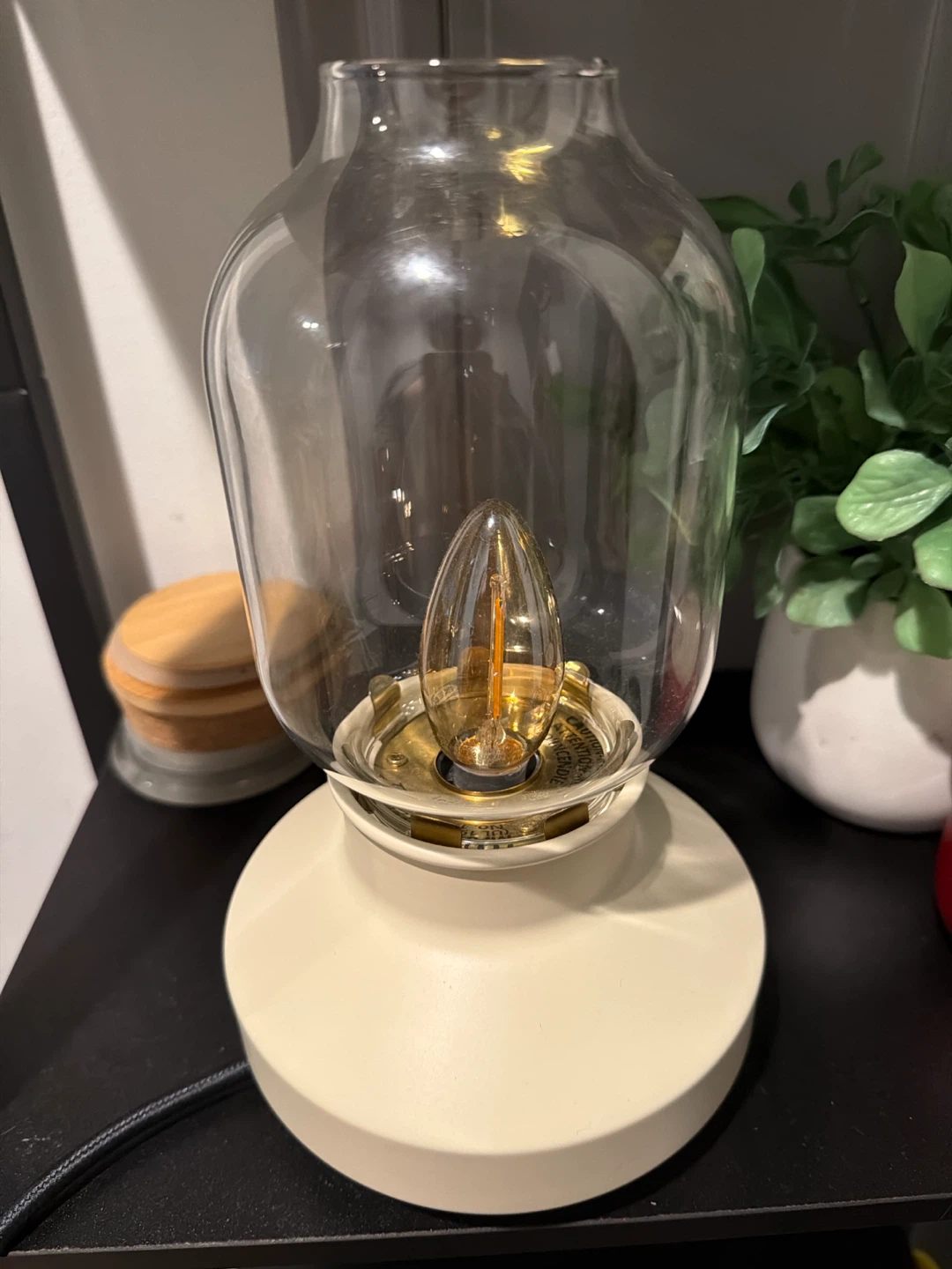 Cream and Glass Table Lamp - photo 2