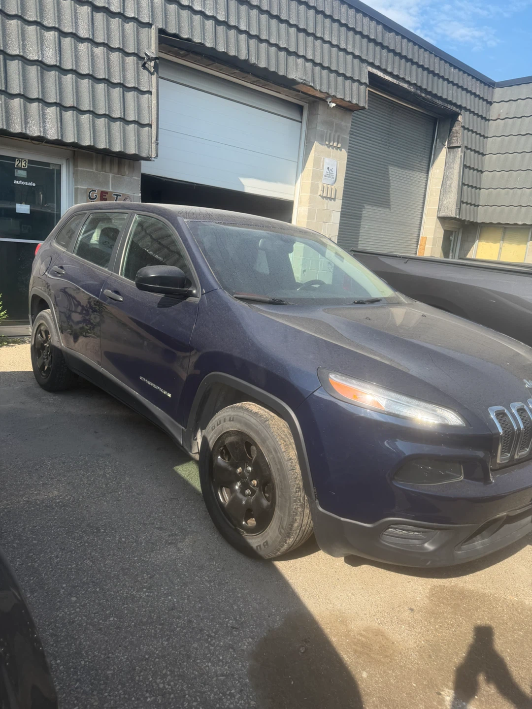 Jeep Cherokee Dark Blue SUV - photo 2