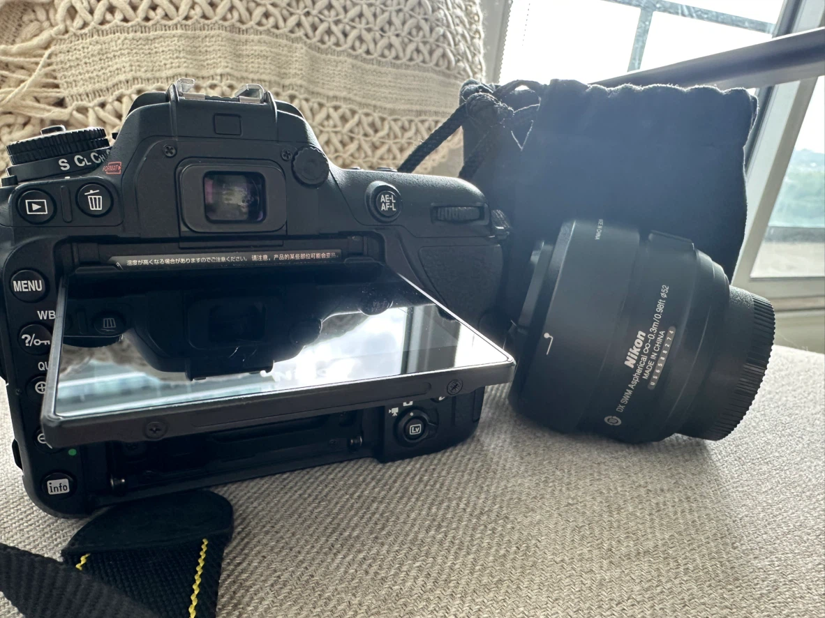 Nikon D7500 DSLR Body + Nikon 35mm f/1.8G Lens - photo 2