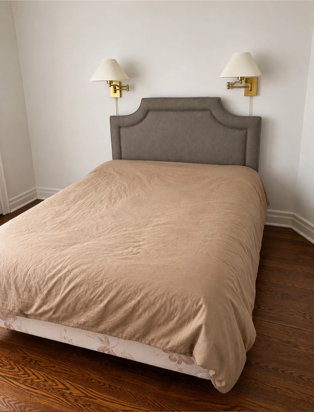 Queen size bed , headboard and frame Available Sept 4th