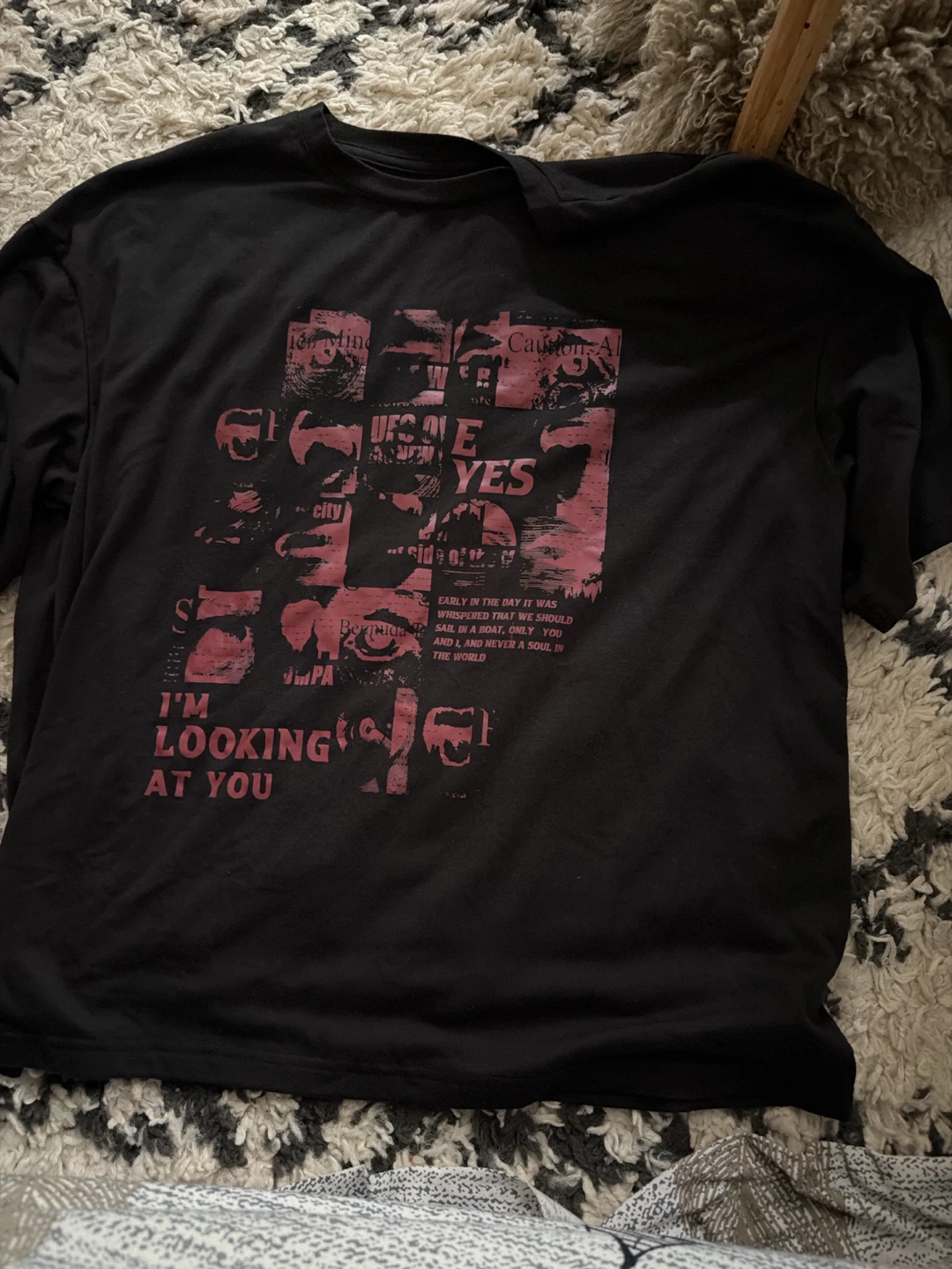 Black Graphic T-Shirt "I'm Looking At You"