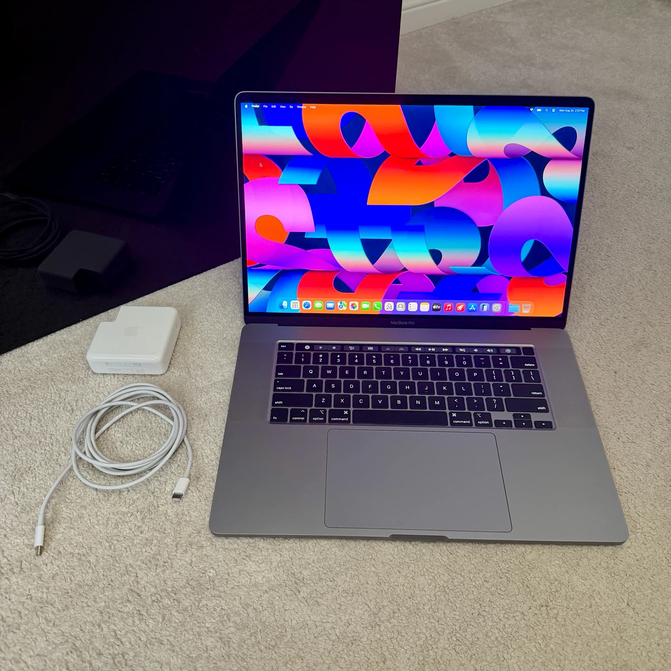 i9 / 1TB / Macbook Pro 2019, 16"/ 16GB RAM