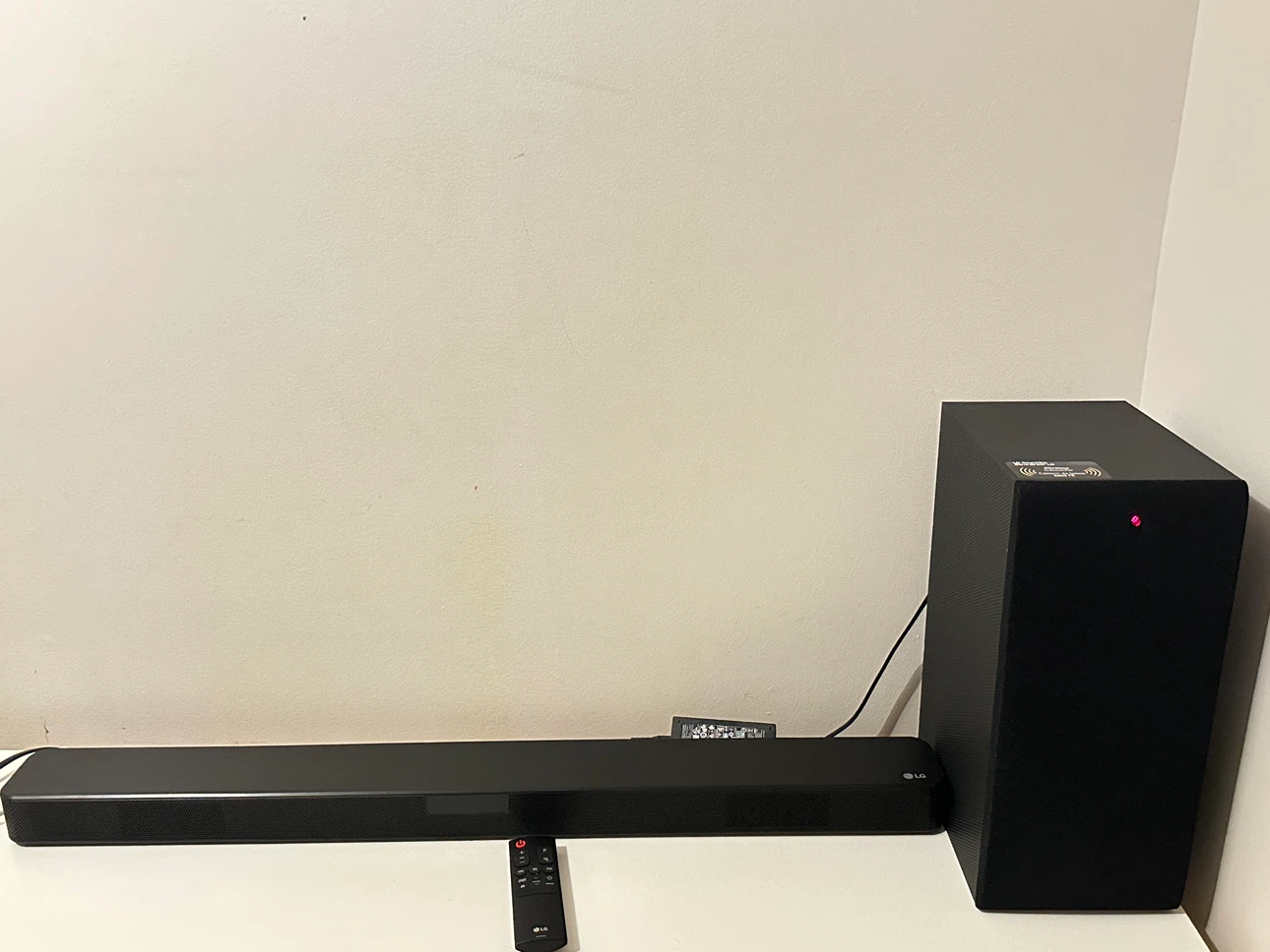 LG SN4 Soundbar - 2.1 Channel, 300W RMS - photo 2