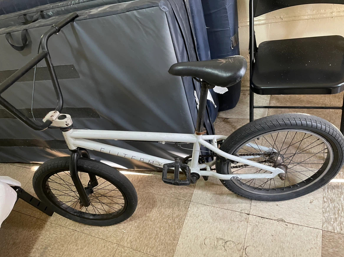 White Elite BMX Bike - photo 2