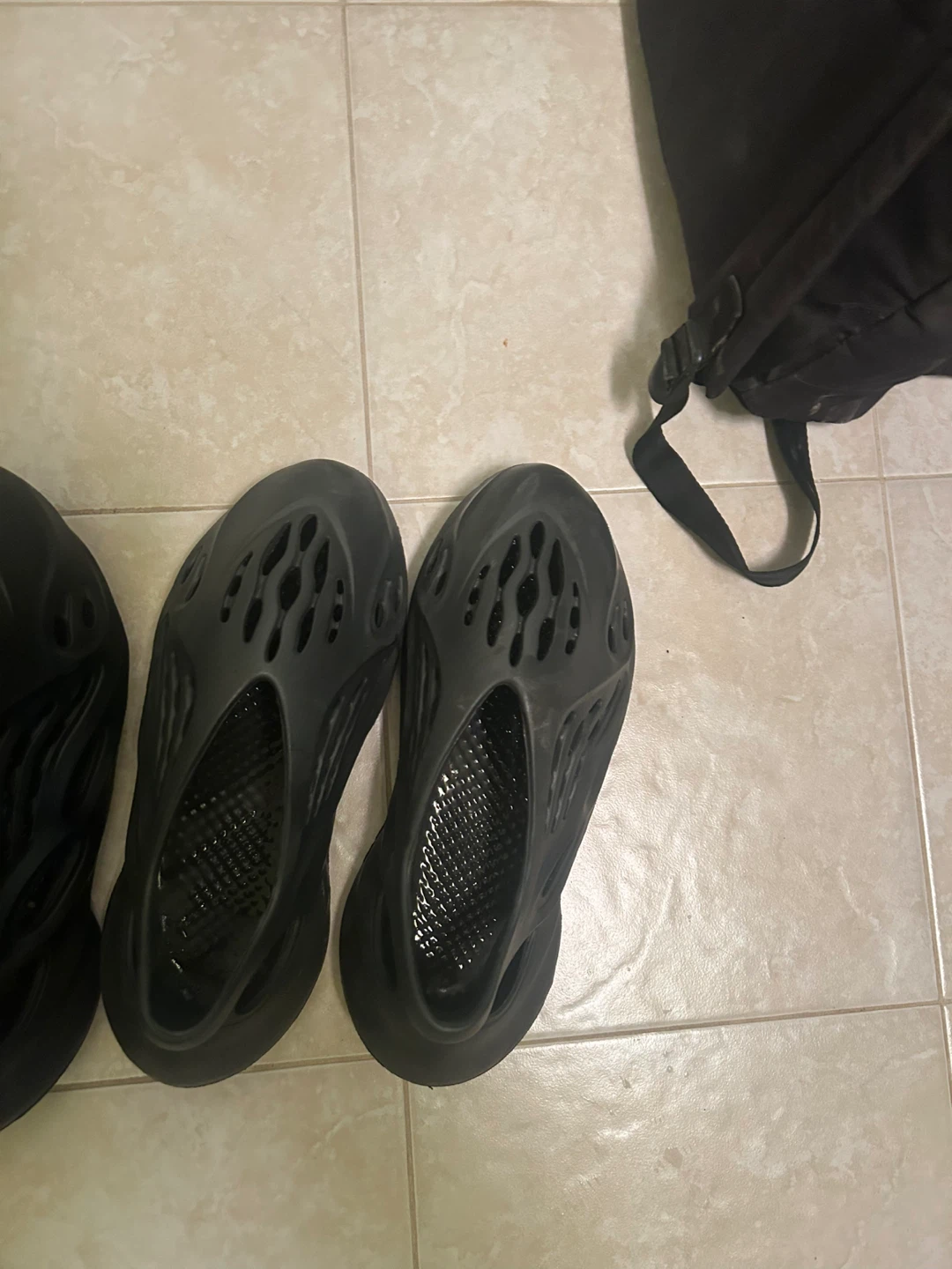 Black Foam Runner Style Shoes - photo 2