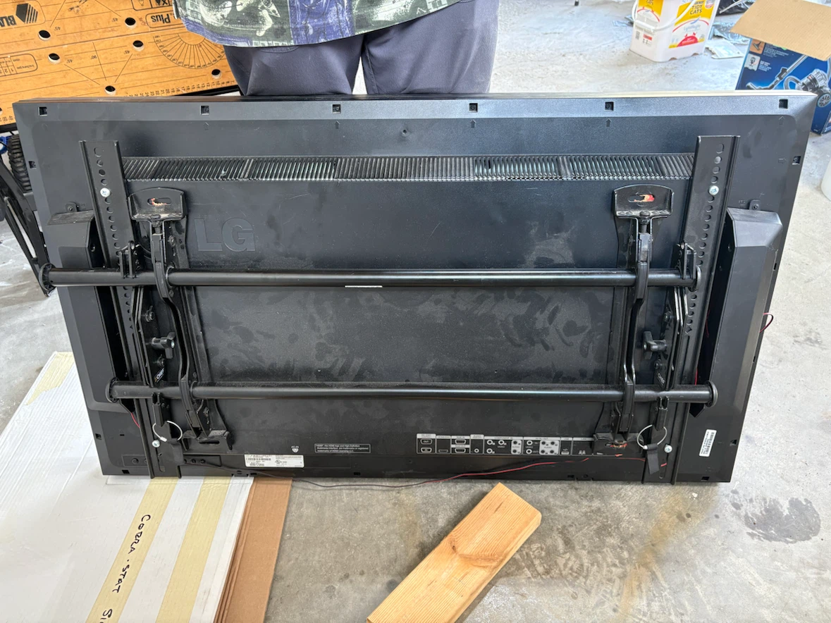 LG Monitor/TV - photo 3