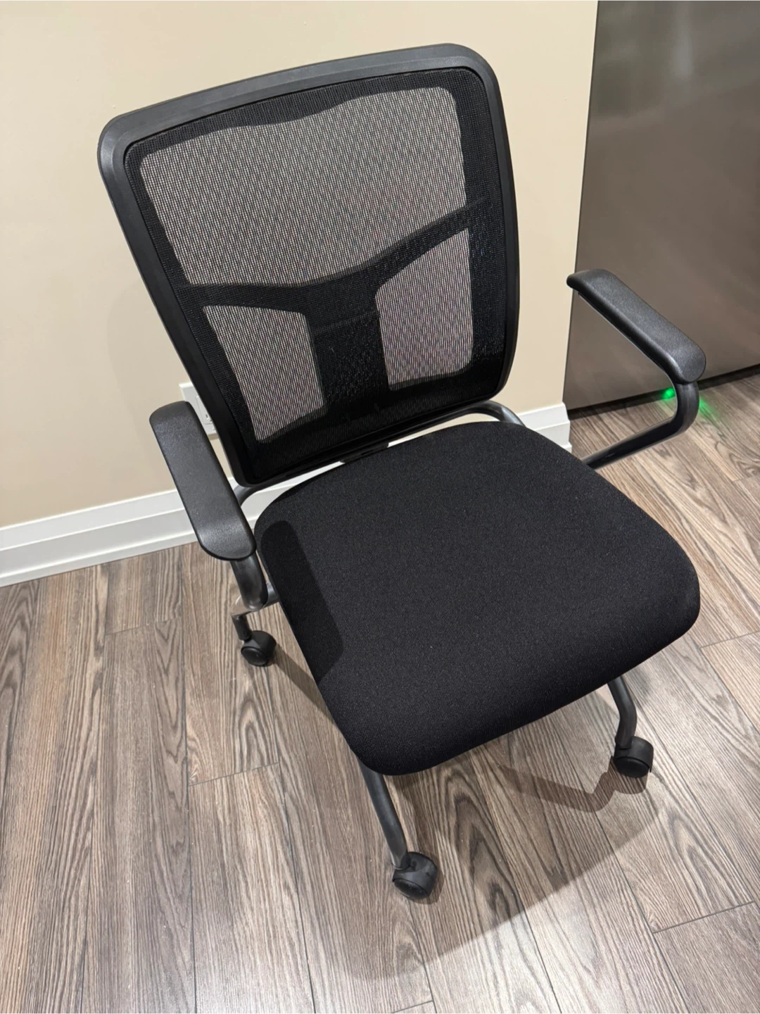 Black Mesh Back Office Chair - photo 2