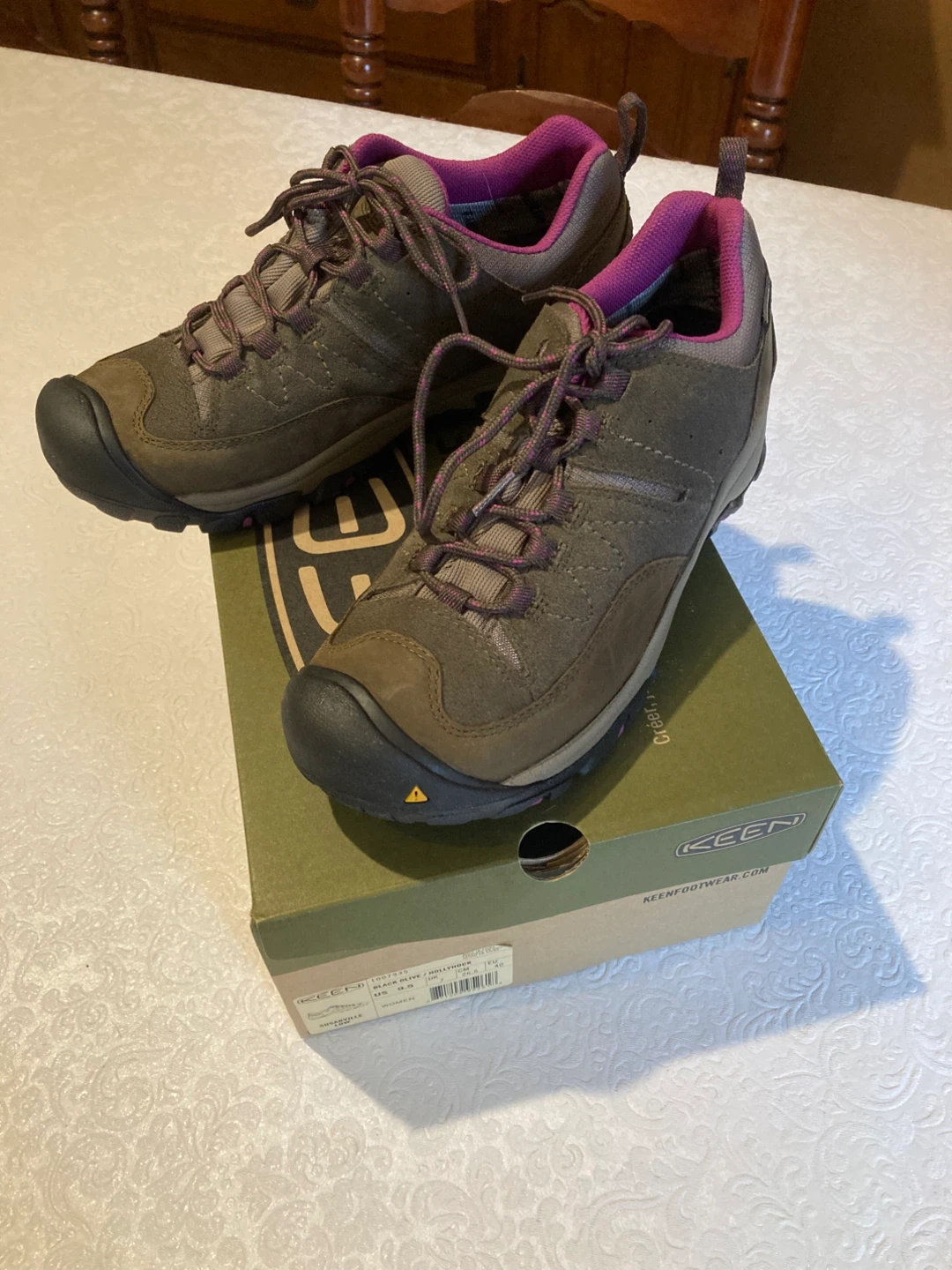 NIB KEEN Waterproof Susanville Low Hiking Shoes 9.5