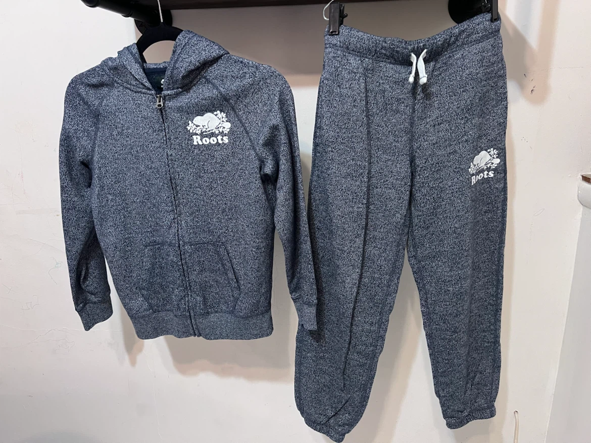 Roots Kids Matching Sweatsuit Set– Size 9–10 – Like New