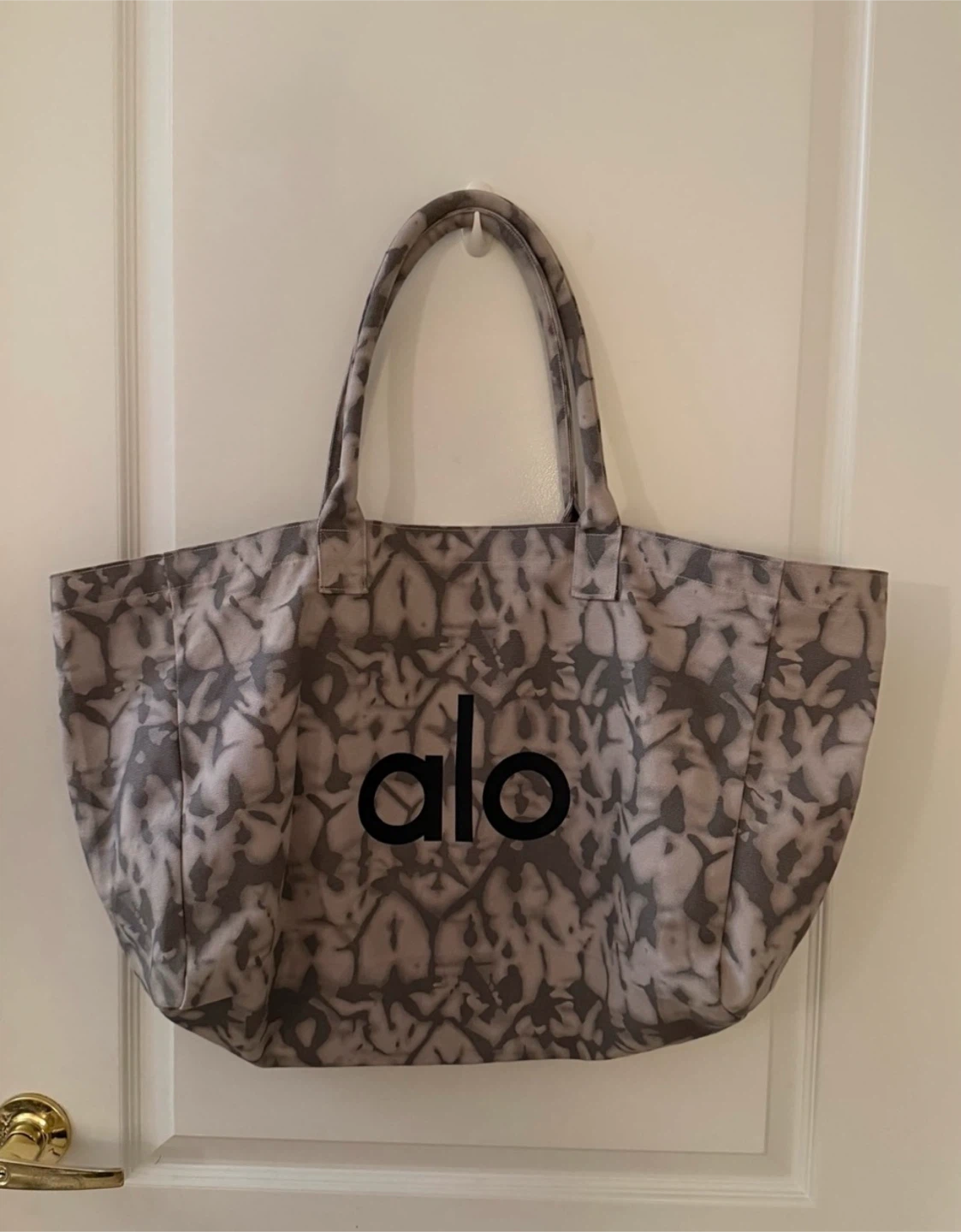 ALO Yoga Iconic Shoppers Bag - photo 2