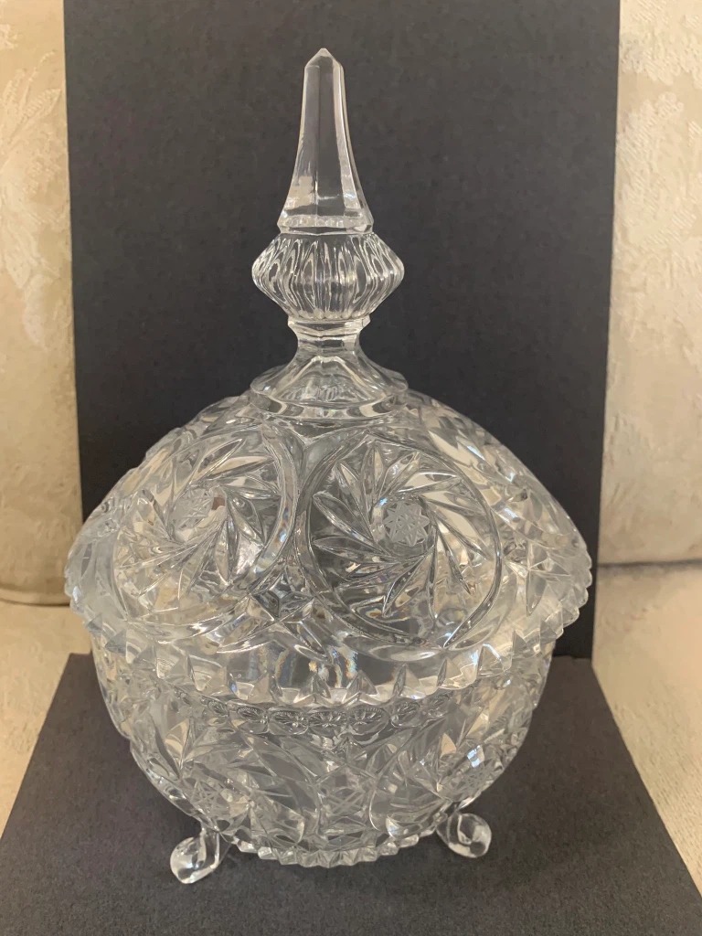 Elegant Crystal glass bowl with lid