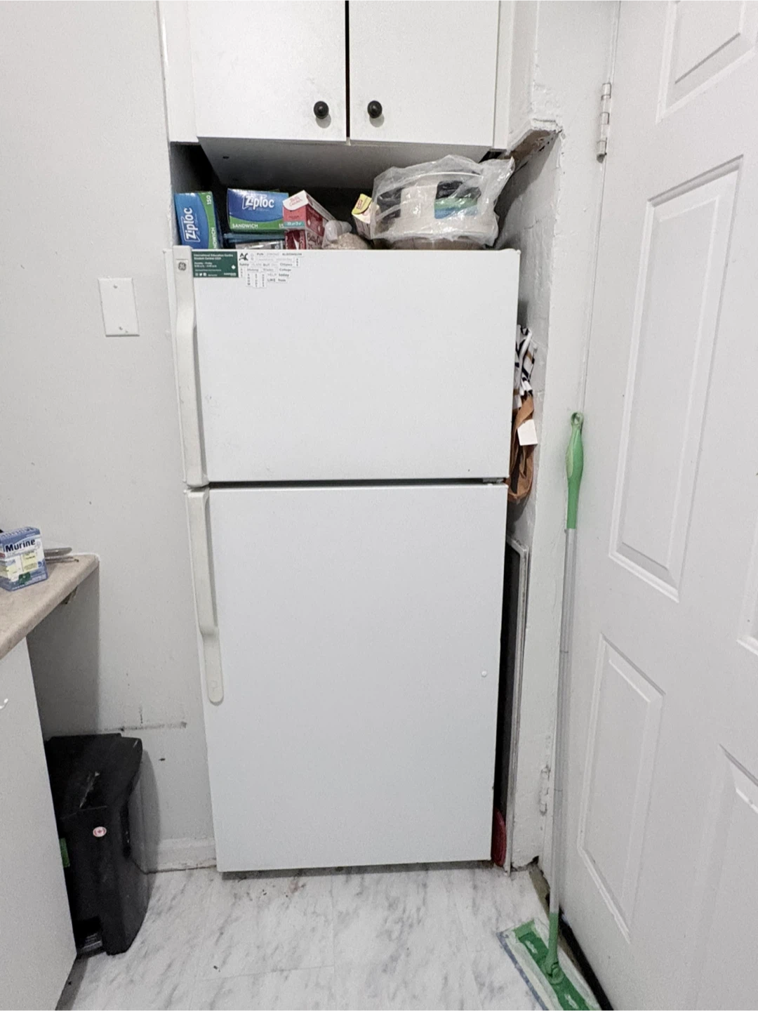GE Top-Freezer Refrigerator