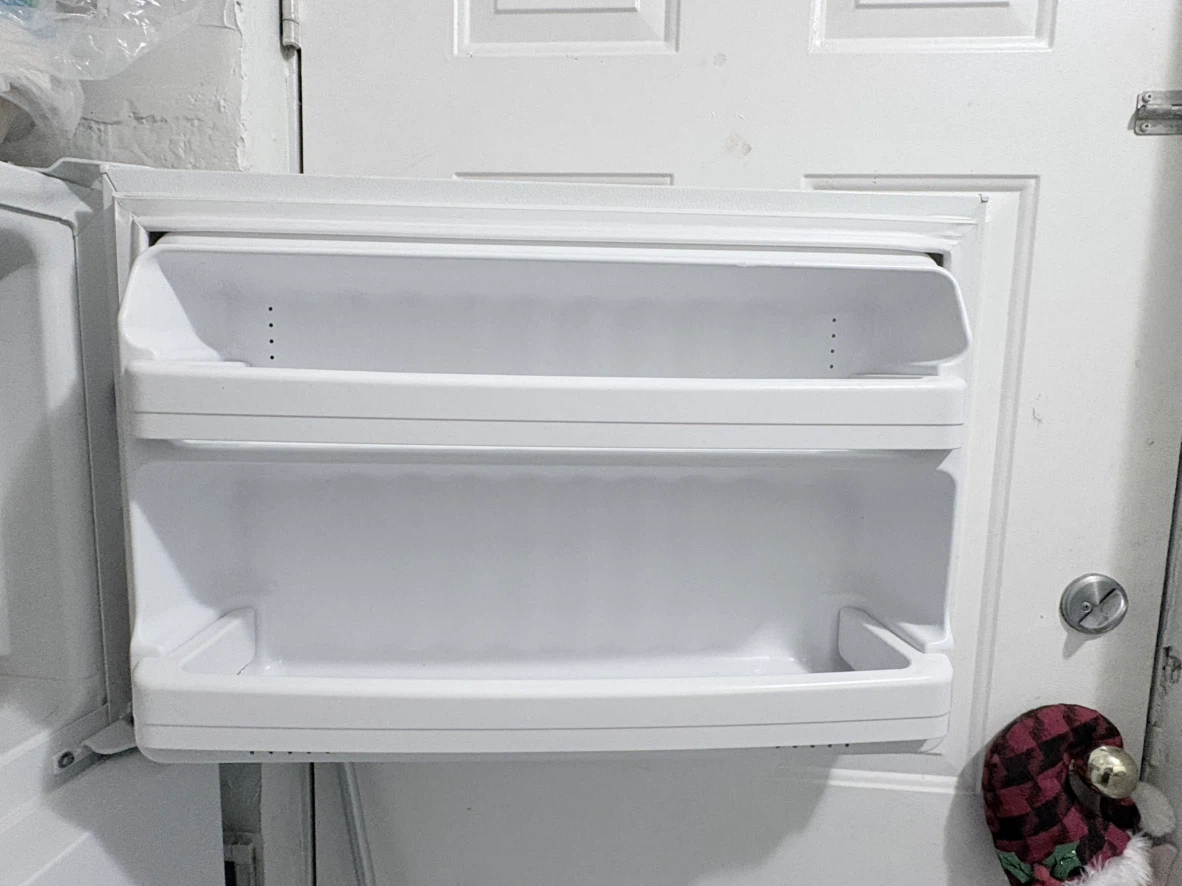GE Top-Freezer Refrigerator - photo 2