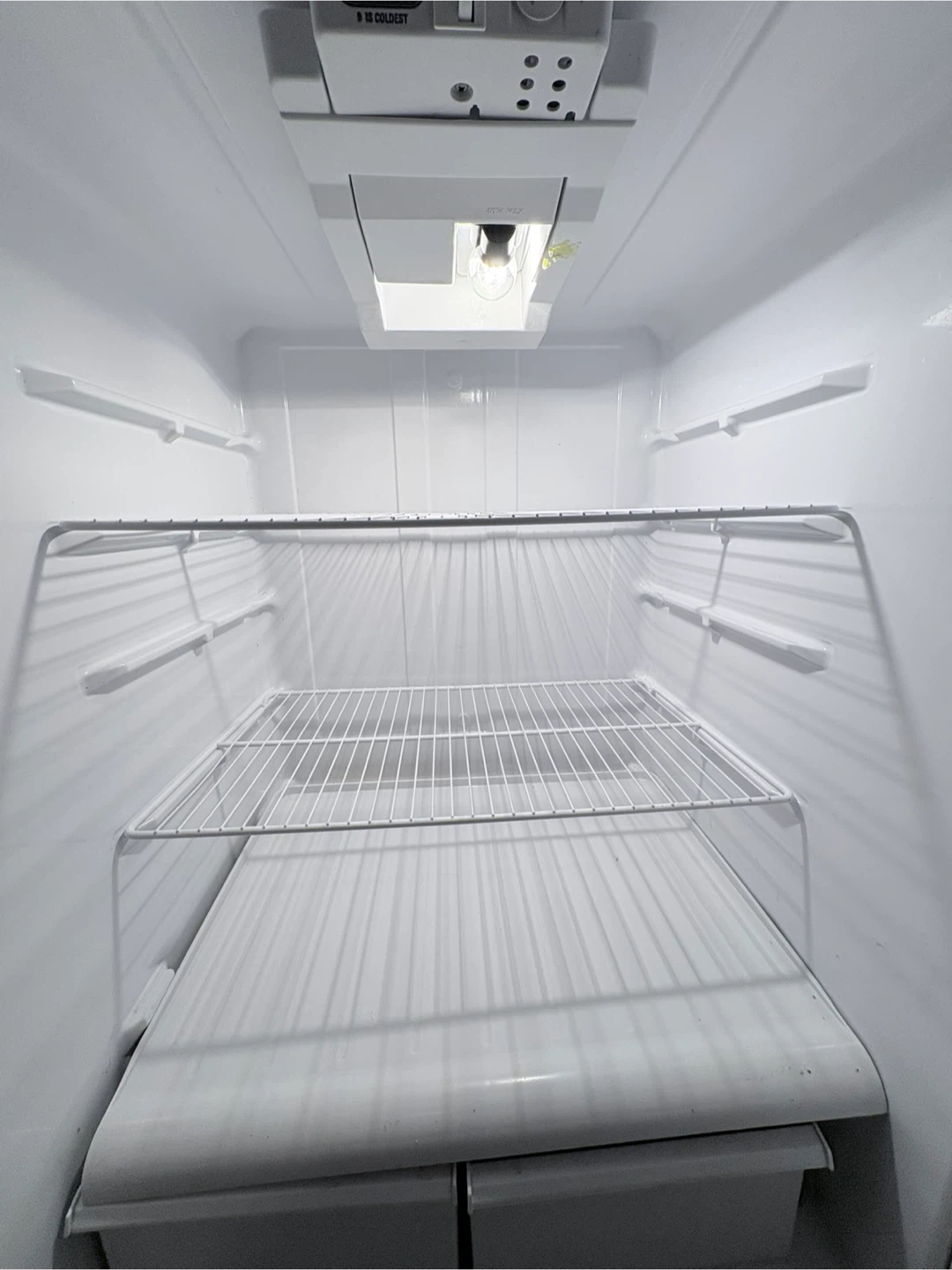 GE Top-Freezer Refrigerator - photo 4