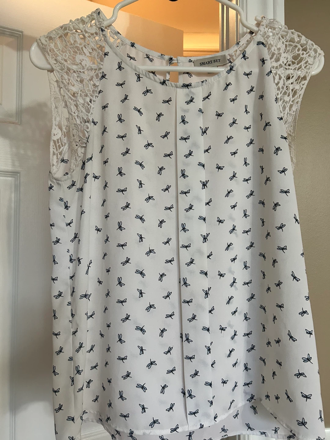 Smart Set White Dragonfly Print Lace Top TP/XS