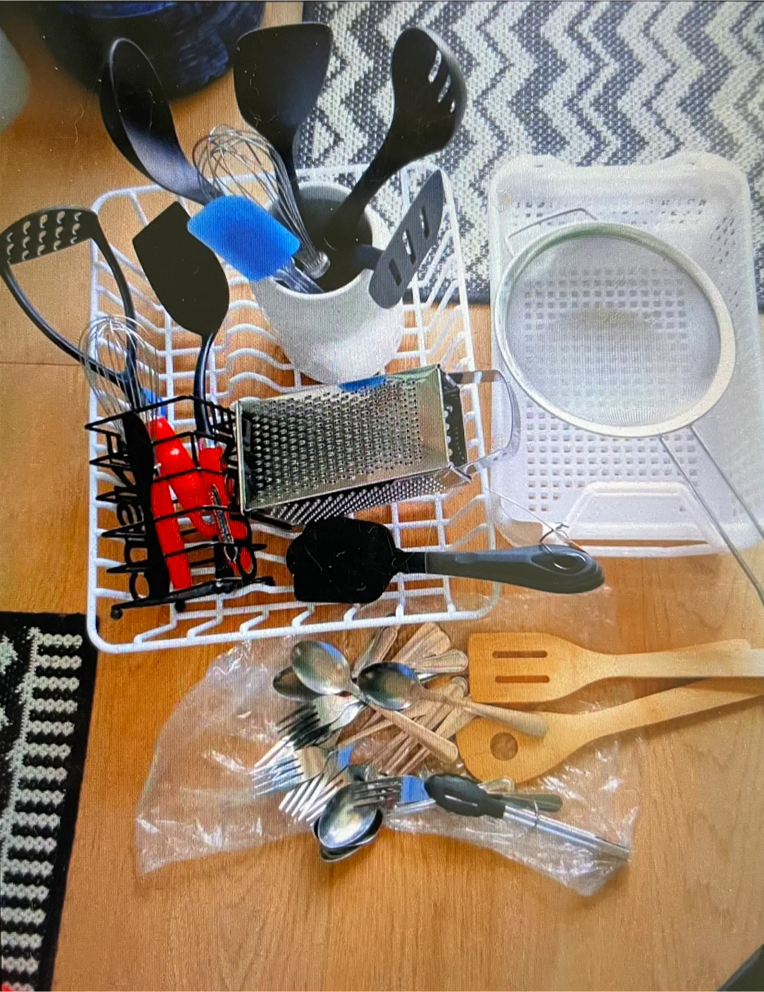 Kitchen Utensil Set with Grater and Strainer