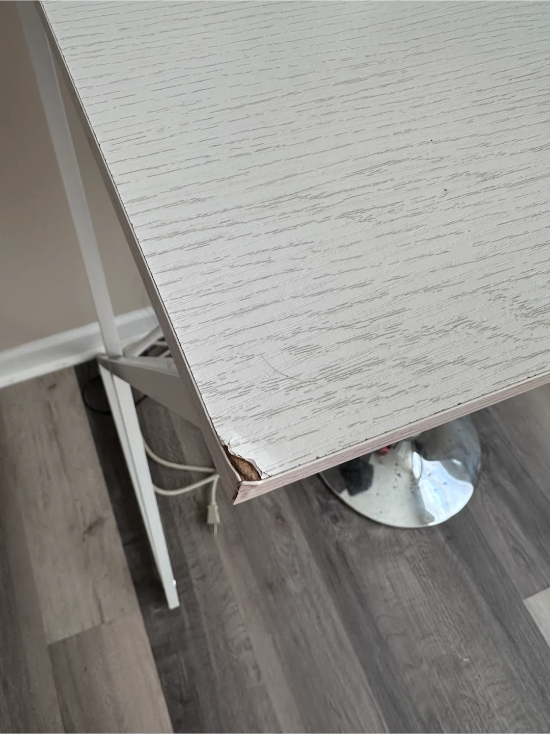 White Standing Desk (not adjustable) - photo 2