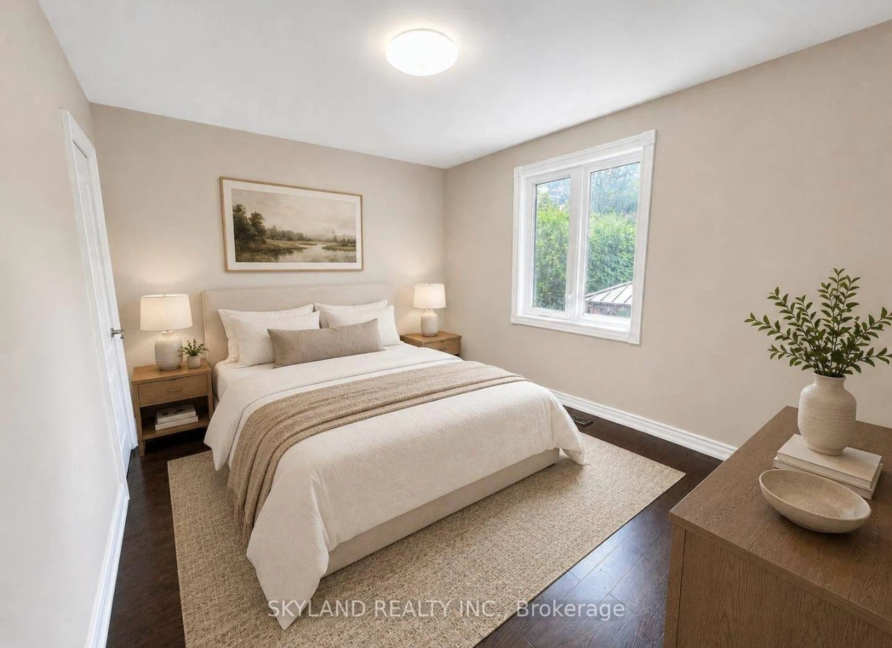3 bed + 2 bed Bungalow in Stouffville - photo 4