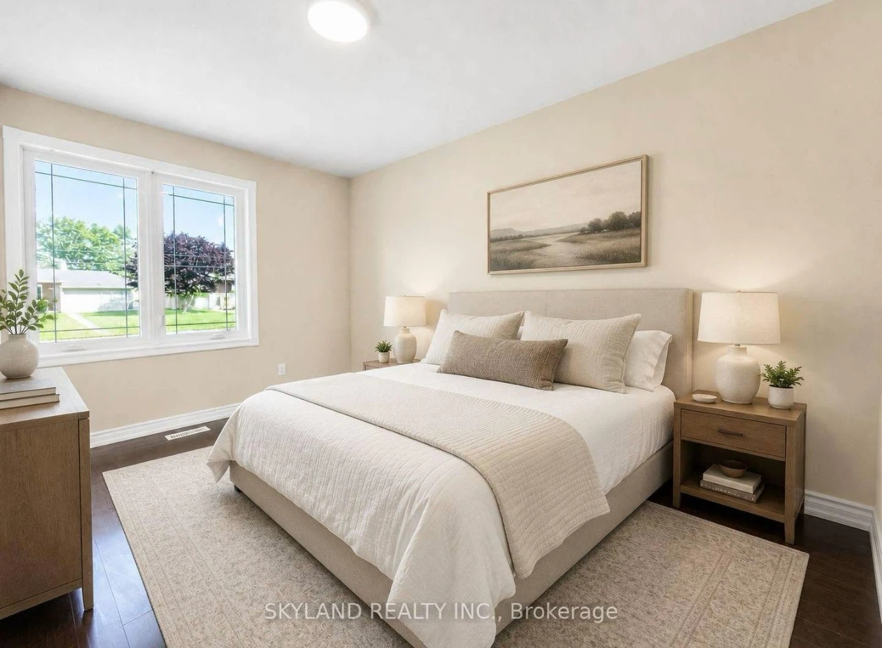 3 bed + 2 bed Bungalow in Stouffville - photo 5