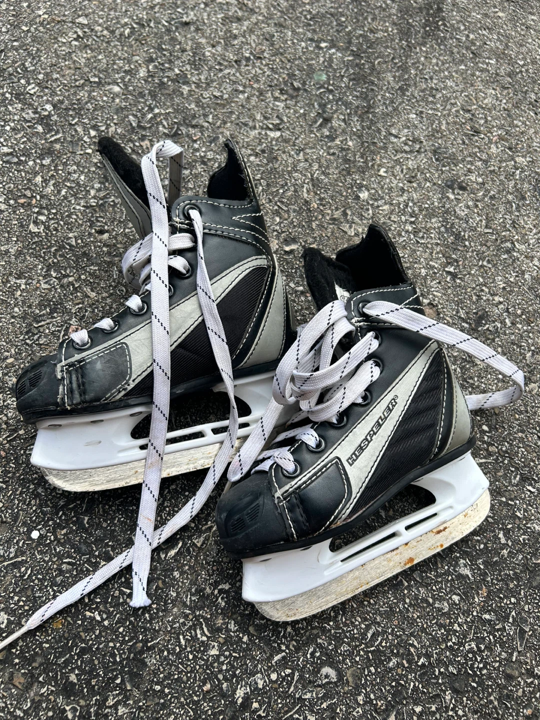 Youth size 11 Hespeler Hockey Skates