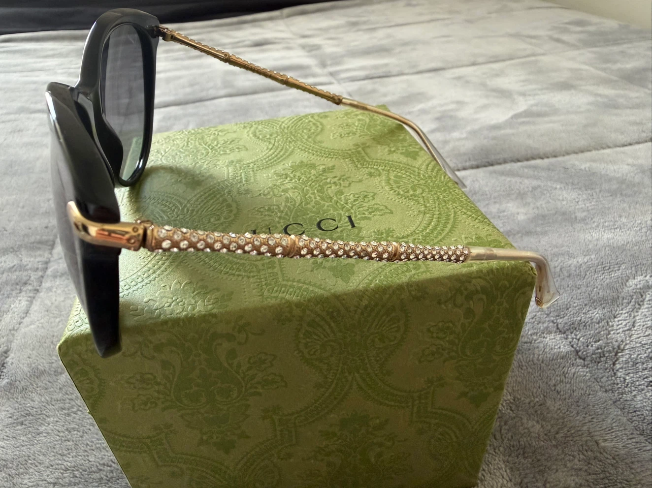GUCCI Black Sunglasses with Rhinestone Arms - photo 2