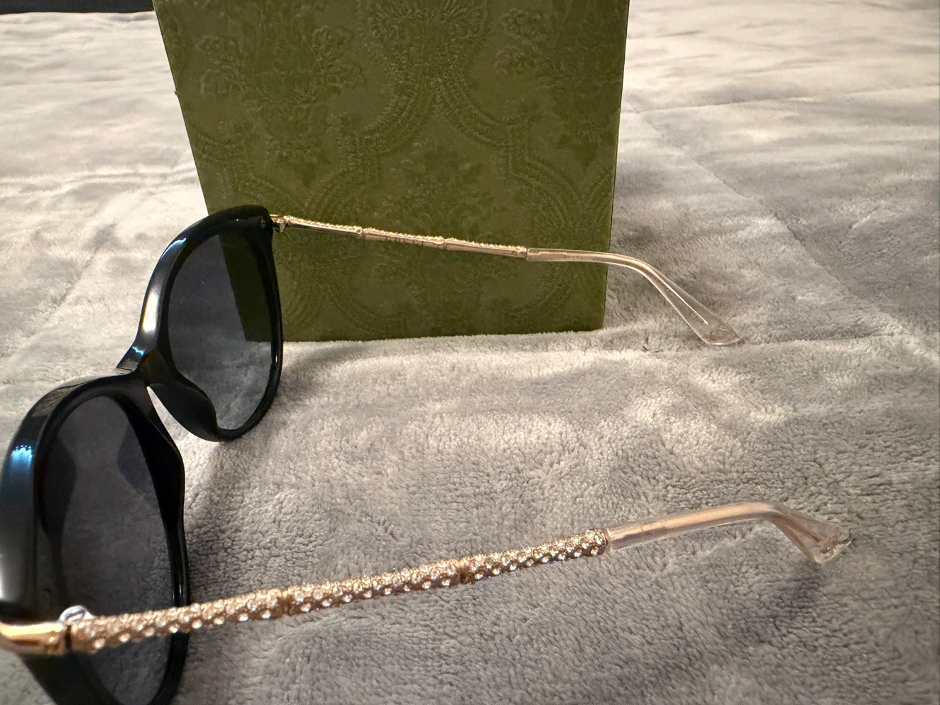 GUCCI Black Sunglasses with Rhinestone Arms - photo 4