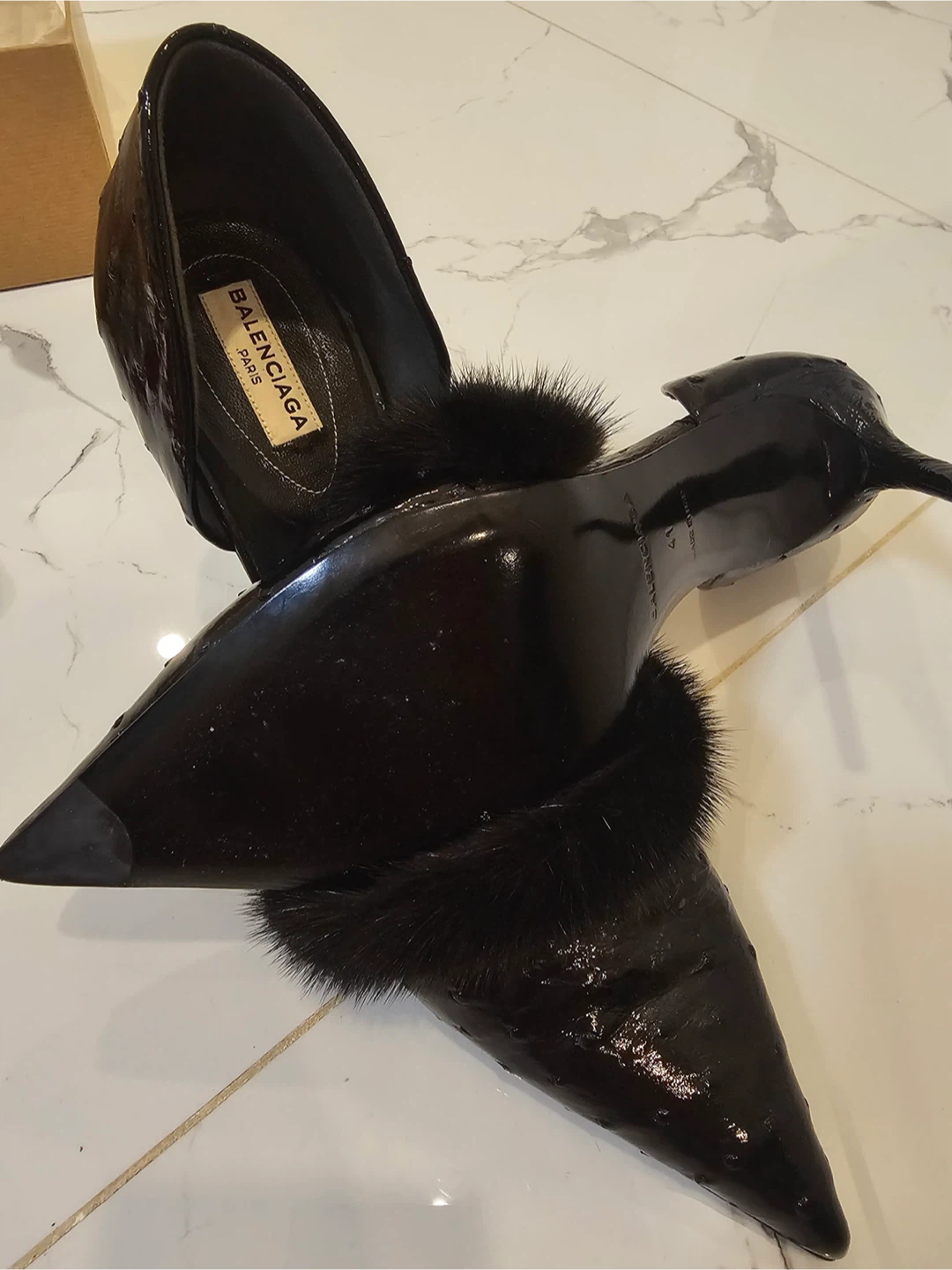 Balenciaga Black Patent Leather Fur Trim Pumps - photo 2