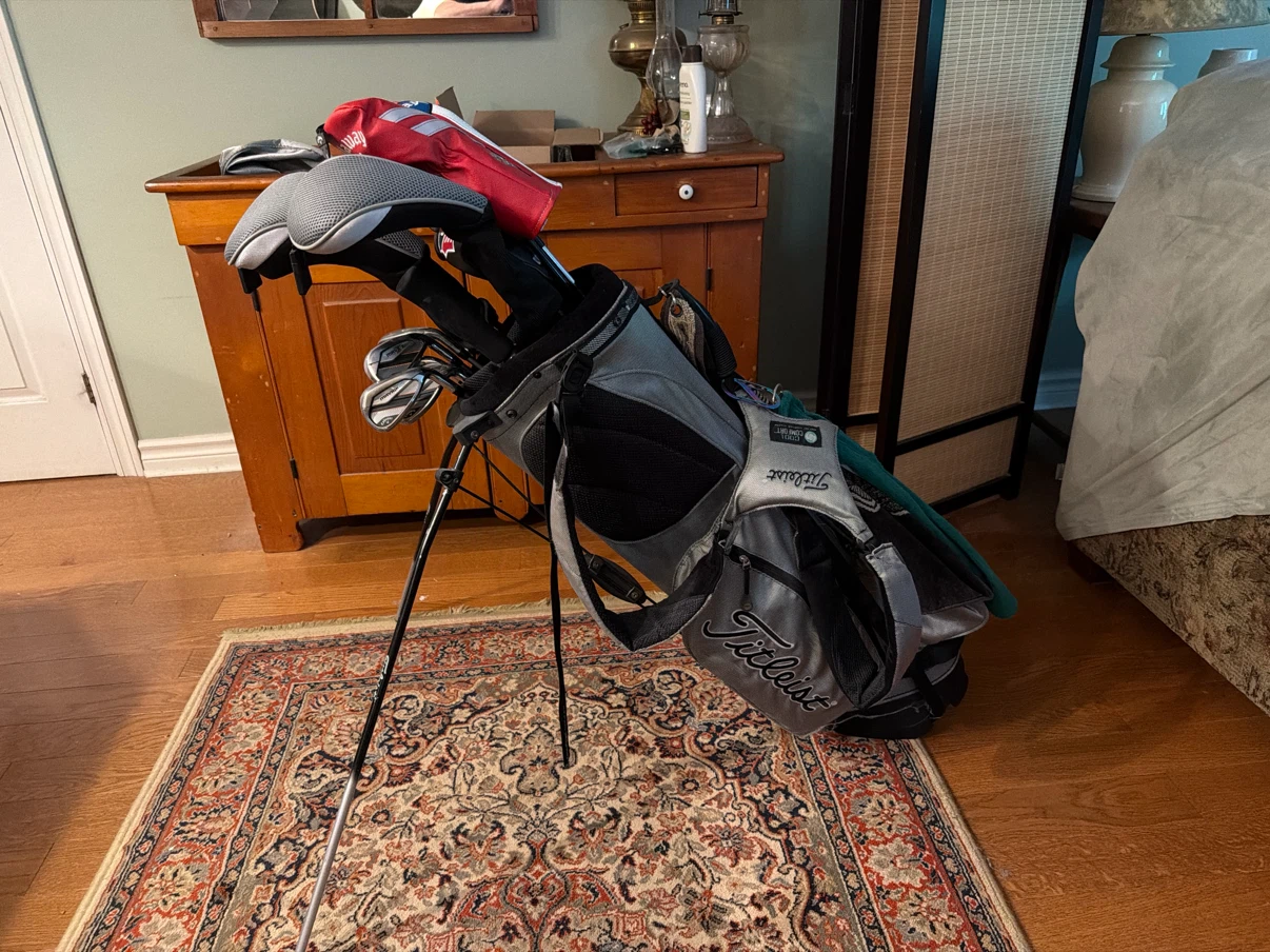 Titleist Golf Bag with Clubs