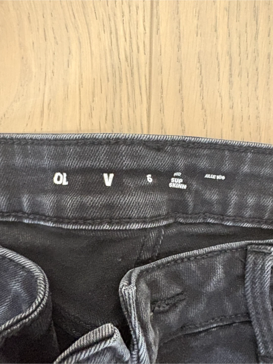 Old Navy Mid-Rise Super Skinny Jeans - photo 2
