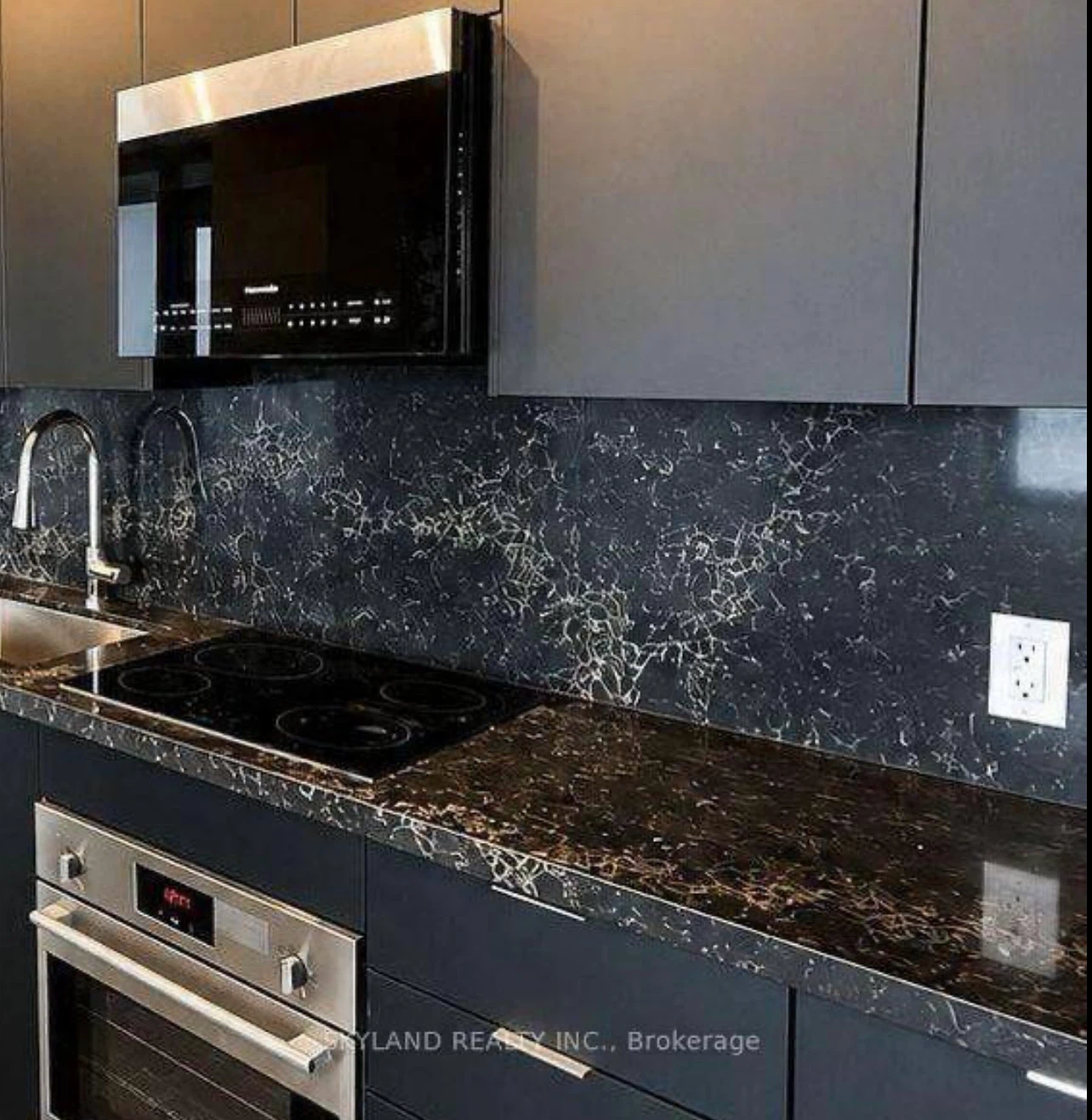 2 bed top Floor Condo in Vaughan!!!! - photo 2