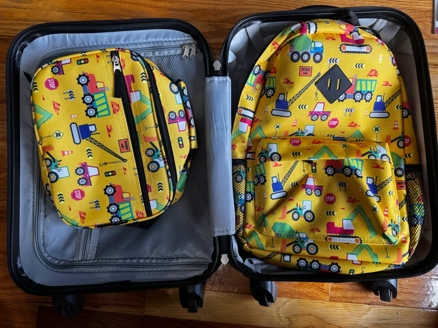 Kids Back Pack With Lunch Box and Luggage