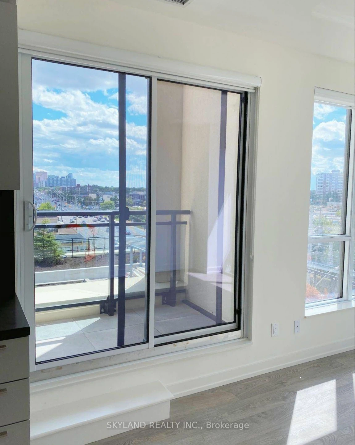 2 bed | 2 Bath Condo in Markham - photo 2