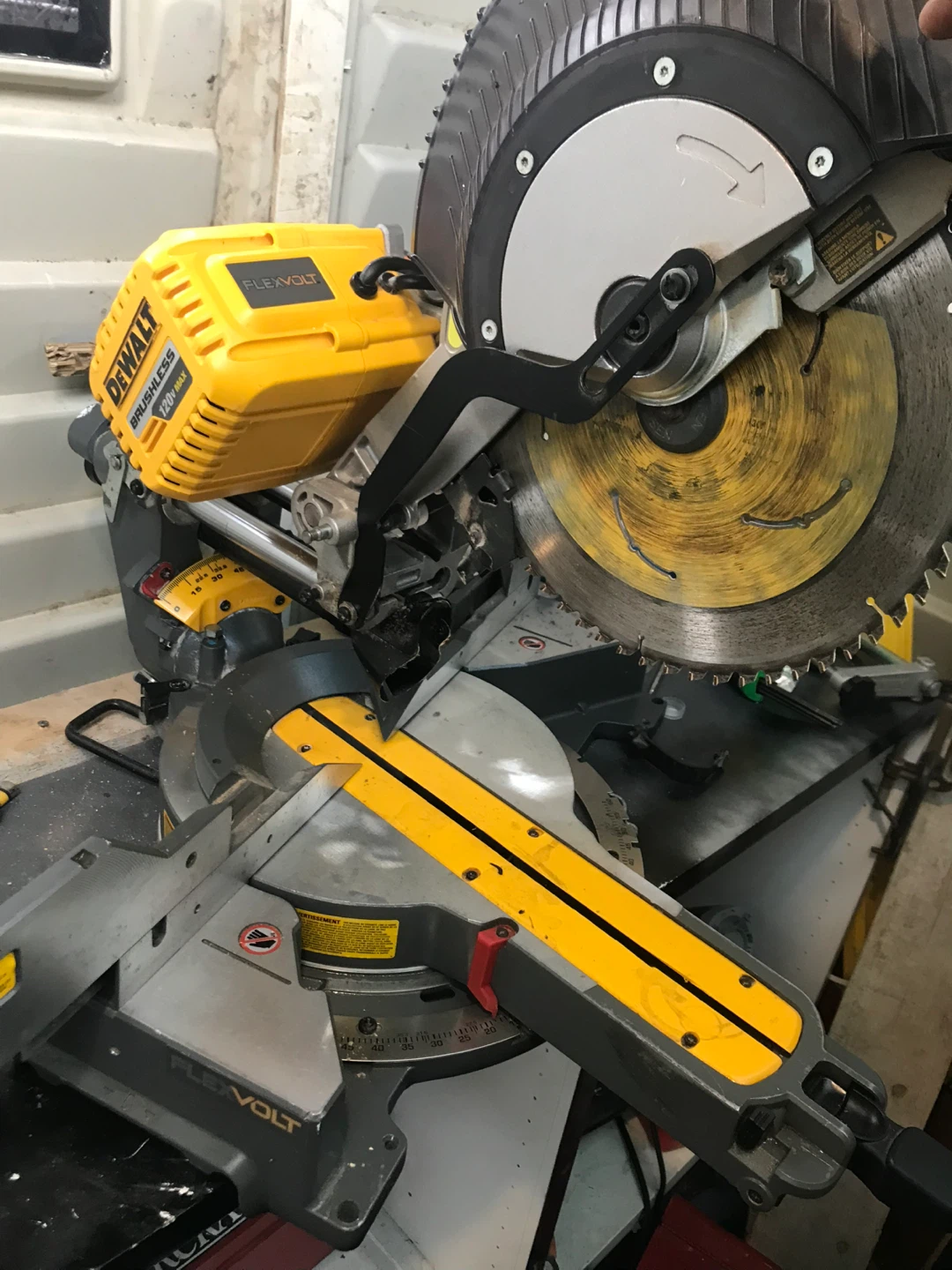 DeWalt FlexVolt 120V MAX Cordless Sliding Compound Miter Saw - photo 5