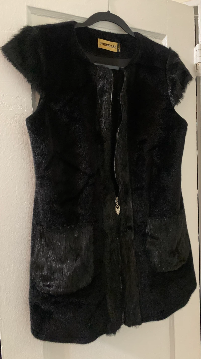 SHOWCASE Black Faux Fur Vest - photo 3